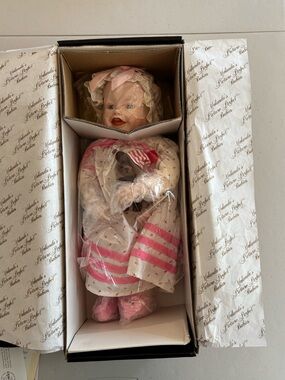 Vintage Knowles Brown Box - Yolanda's Picture Perfect Babies “Sarah”